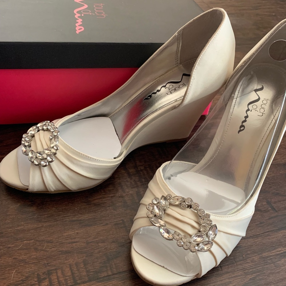 Slightly off-white wedge bridal shoe